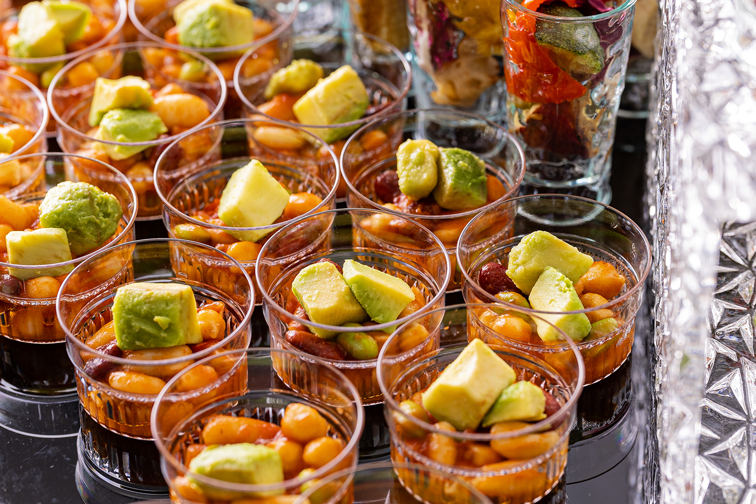 ミックスビーンズとアボカド