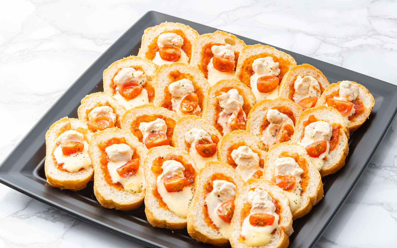 ツナとトマトのカナッペ