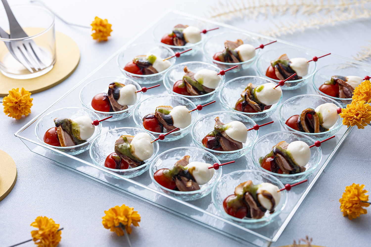 合鴨ロースのカプレーゼ　季節のソース