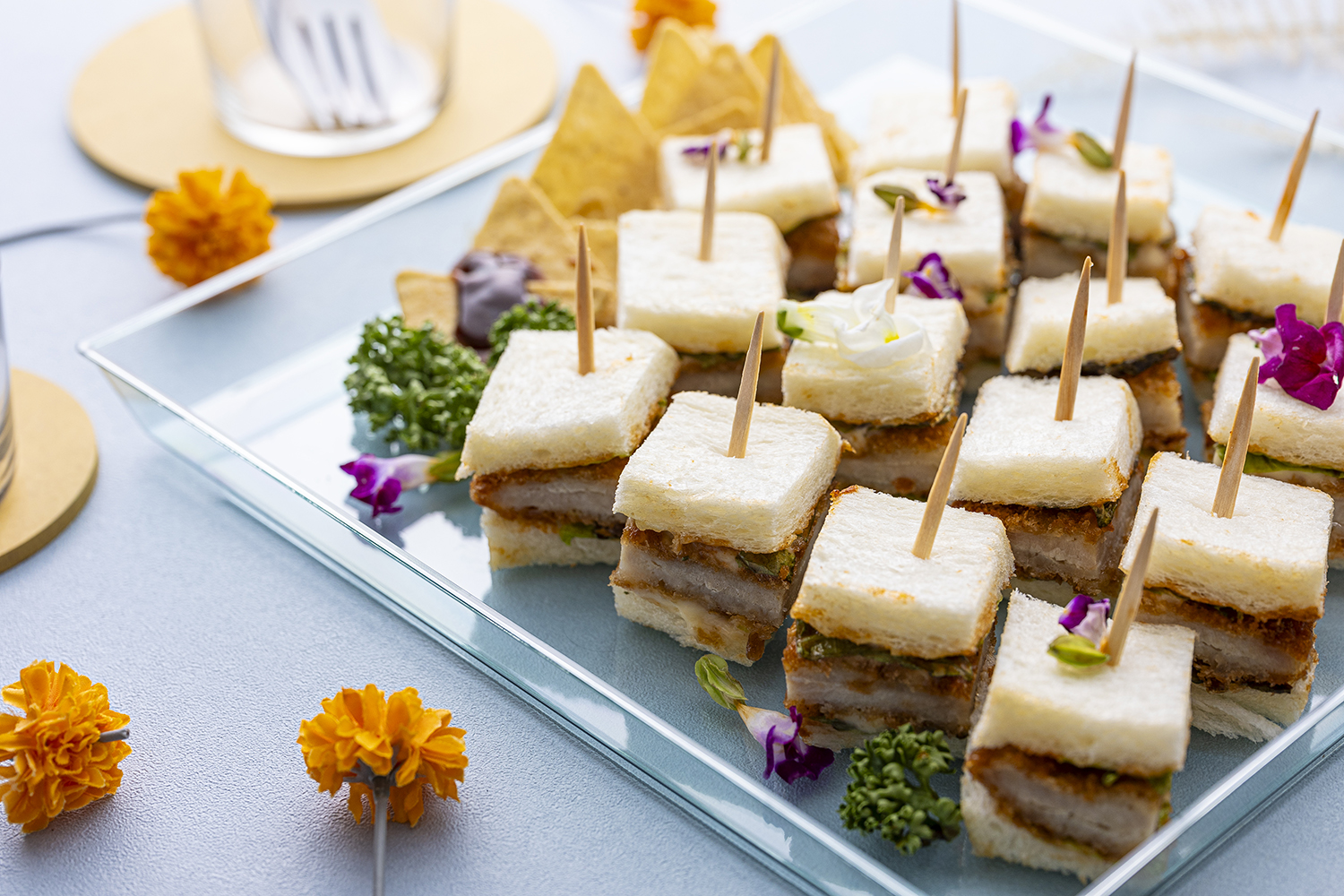 特製デミグラスソースのカツサンド　トルティヤチップース